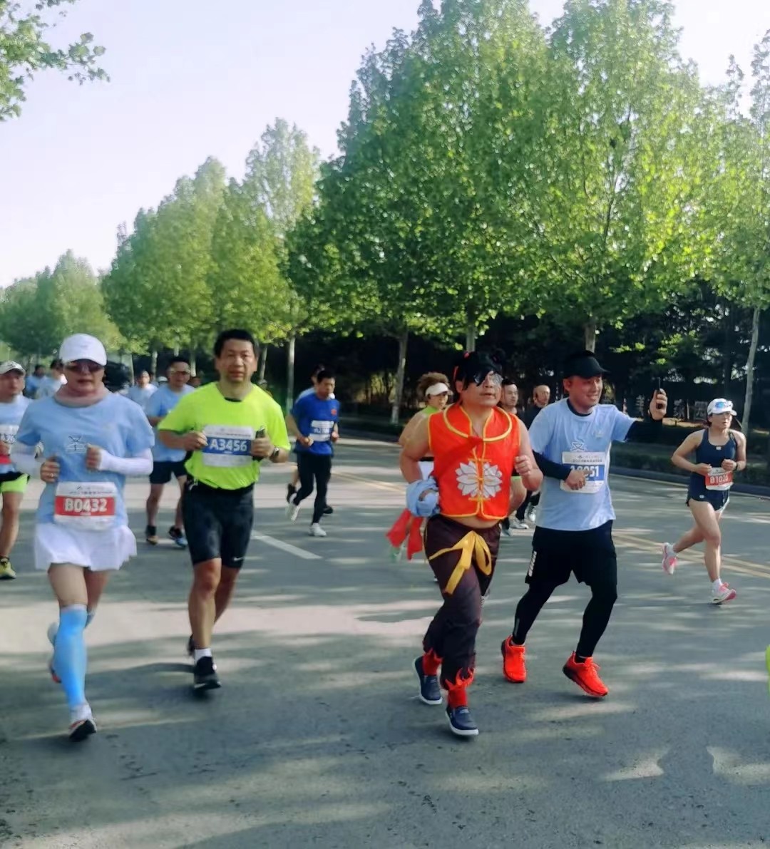 1682227330426199.jpg 有趣造型跑者.jpg