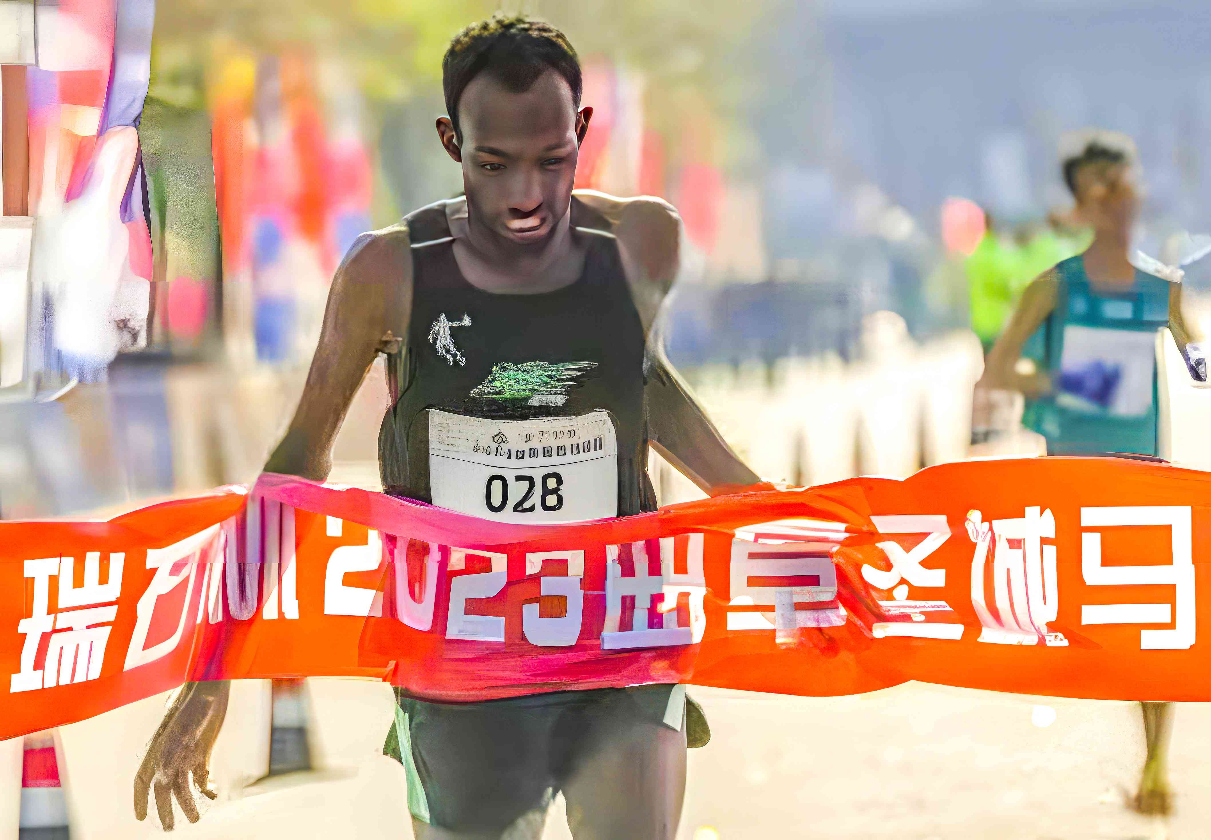 1682228256971437.jpg 国外选手冲线.jpg